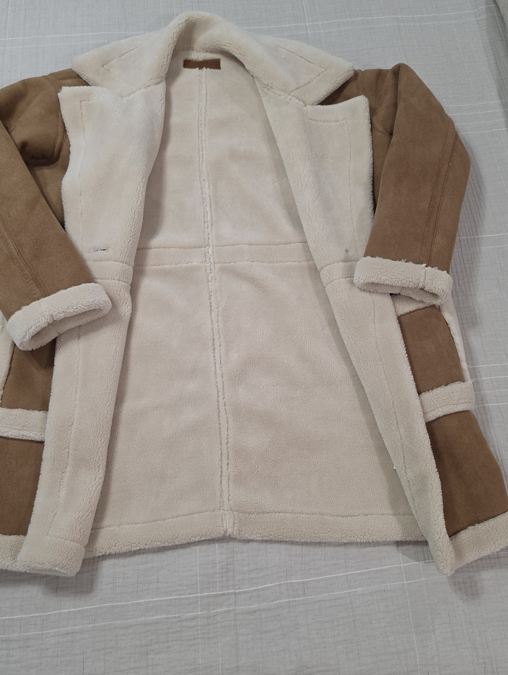Blank NYC Feels Natural Tan Faux Fur Coat Size Medium - Picture 13 of 16
